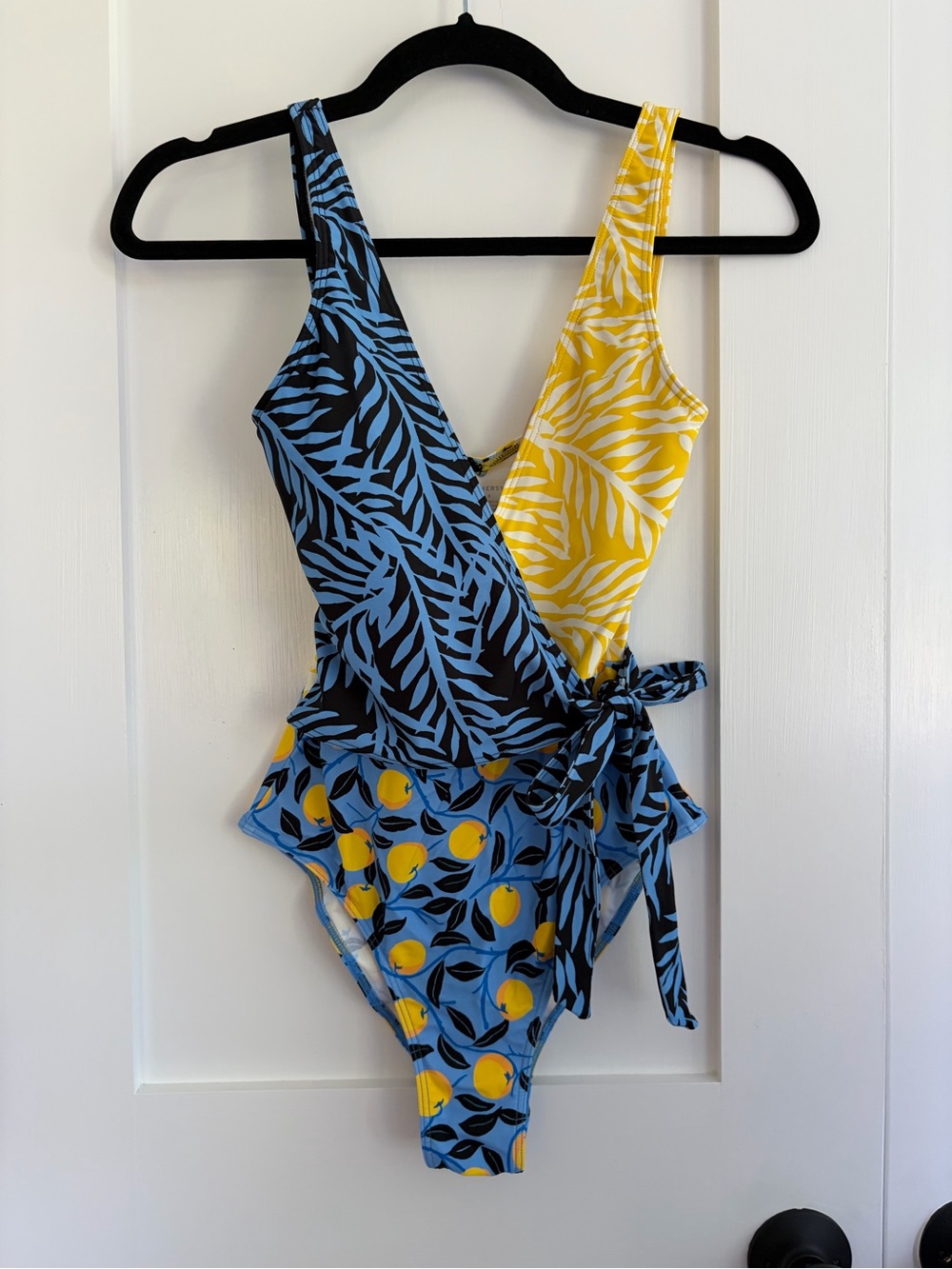 Summersalt Women’s One Piece Swuimsuit Blue and Yellow Lemon Pattern Size 4